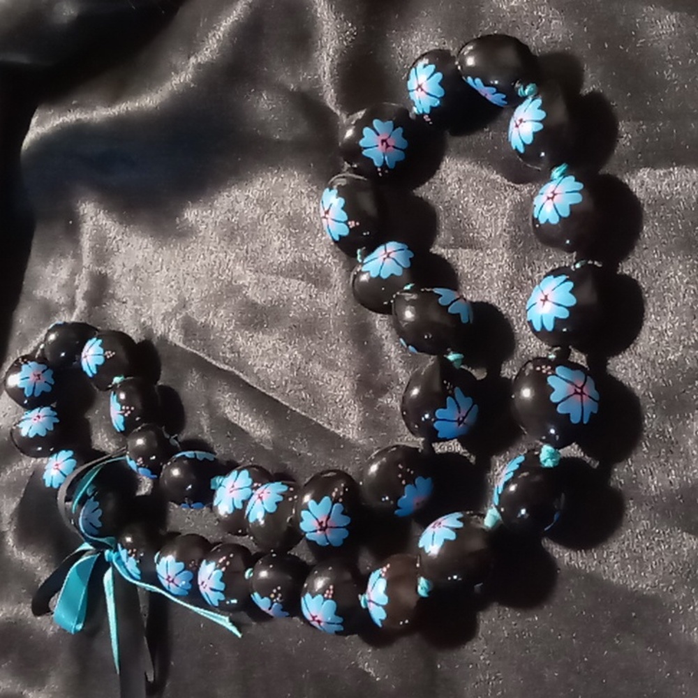 Traditional Hawaiian Large beaded chunky necklace